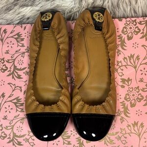 Tory Burch Two-Tone Leather Ballet Flats in Tan and Black Patent Size 8